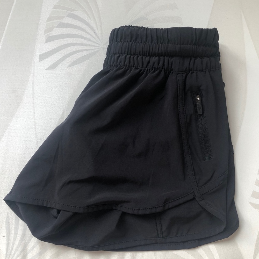 Lulu Lemmon shorts